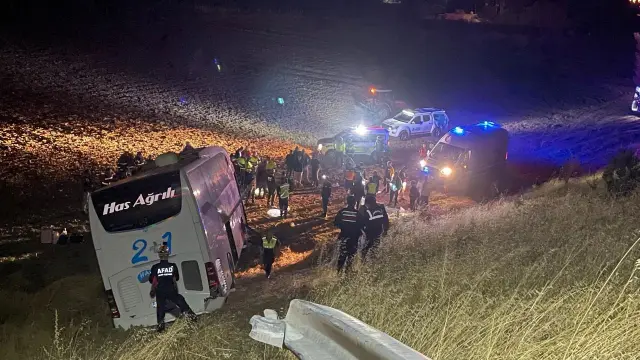 Passenger Bus Plunges into Ditch in Amasya Merzifon: 24 Injured