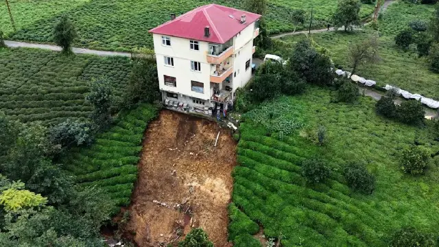 Ground beneath three-storey building collapses after landslide in Rize