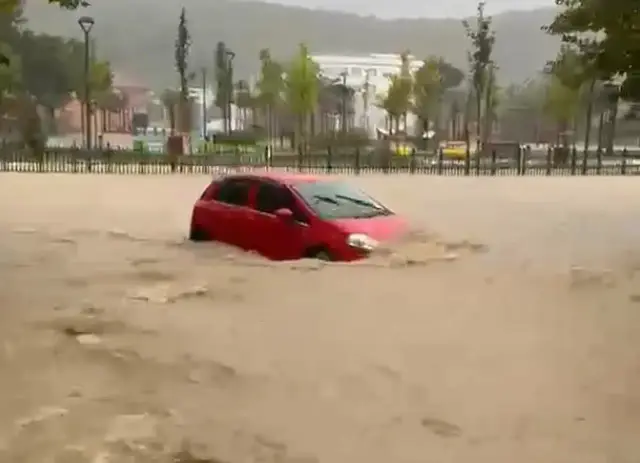 Rain causes floods and landslides in Sakarya