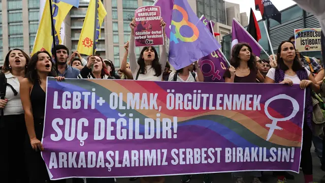 Access blocked to 419 social media accounts; arrests in LGBTI+ investigation
