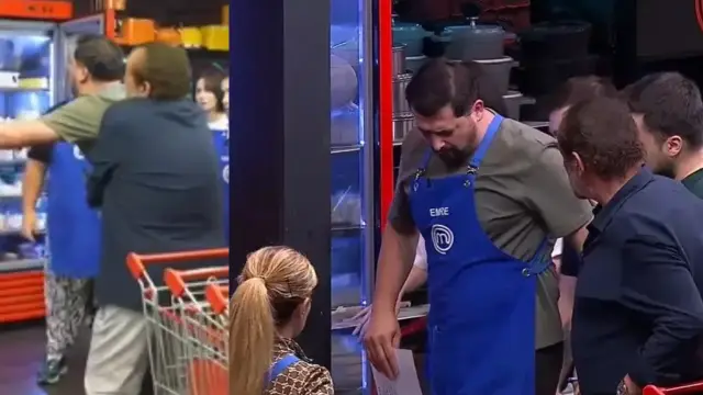 Contestant chokes on food on MasterChef, Mehmet Yalçınkaya steps in
