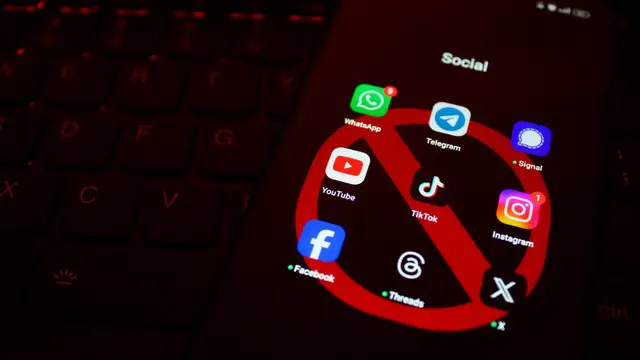 فرض حظر وصول على حساب إنغلي ويب في إكس